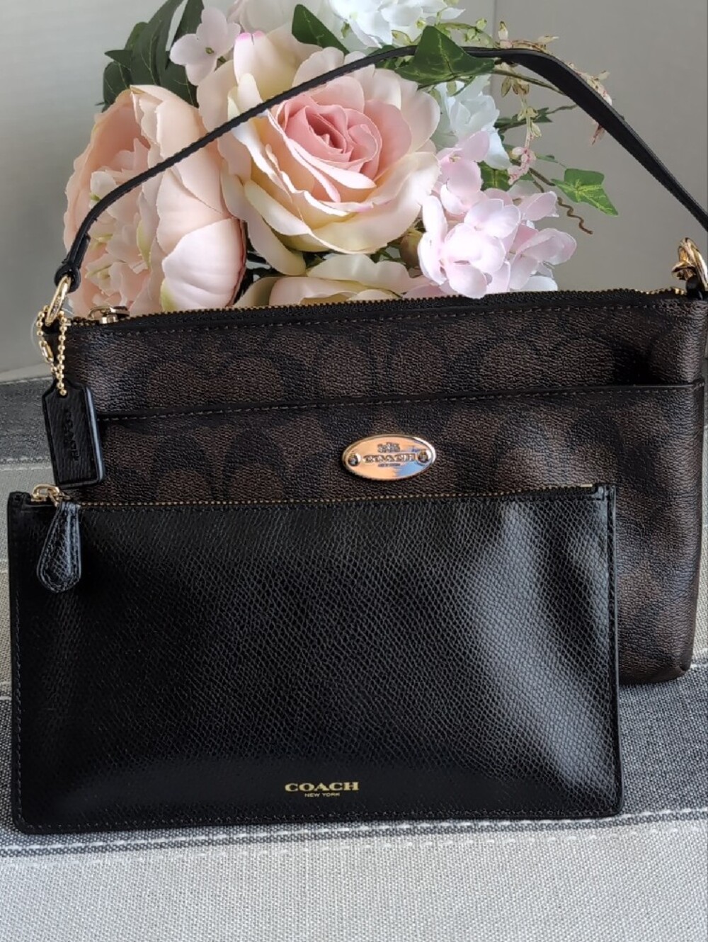 Coach Brown Signature Leather Wristlet w/ Black Leather Pouch - Picture 2 of 10